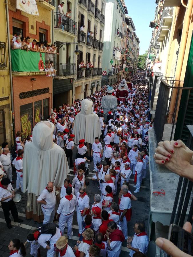 Balcón curva de Estafeta Pamplona Exterior foto