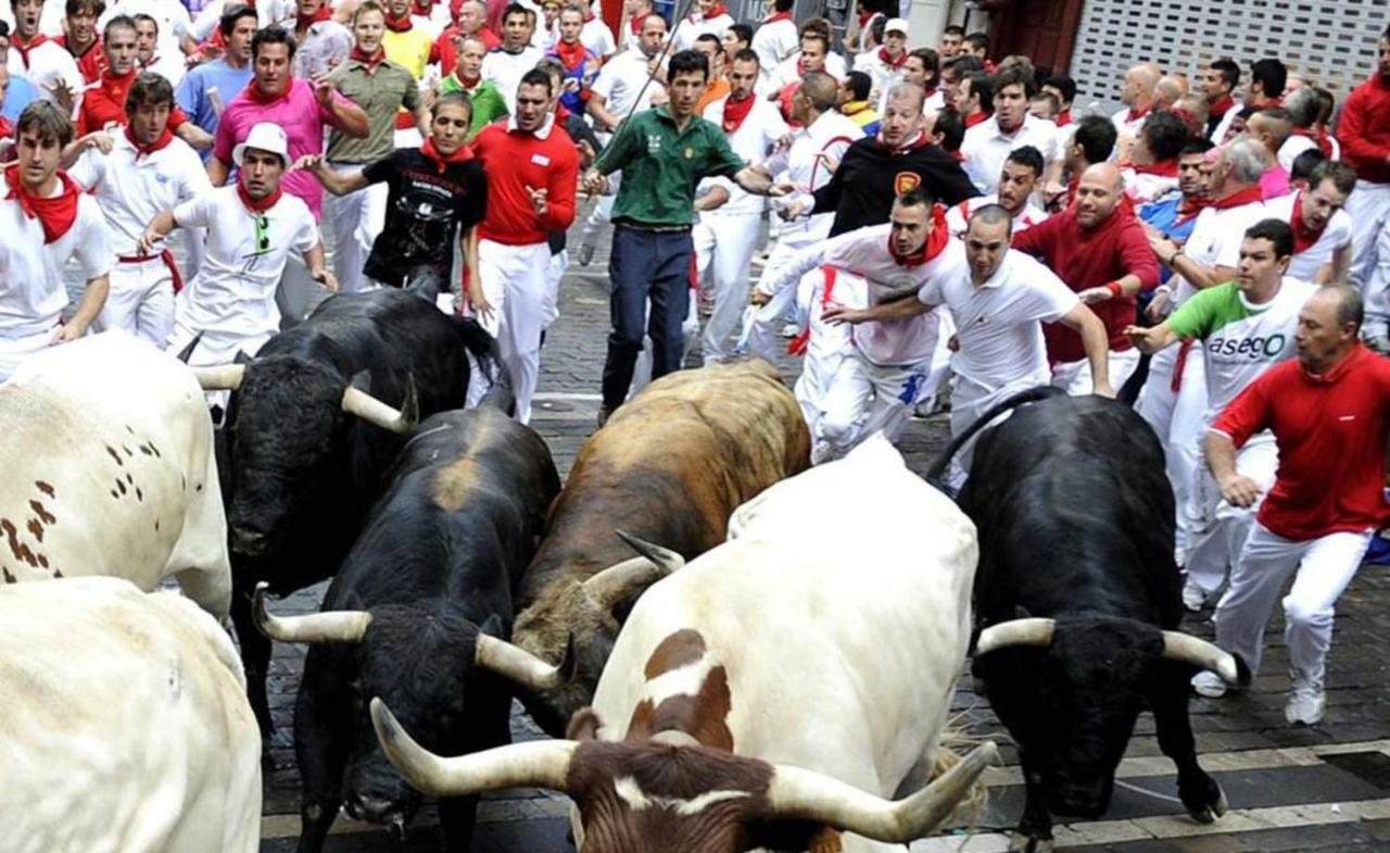 Balcón curva de Estafeta Pamplona Exterior foto