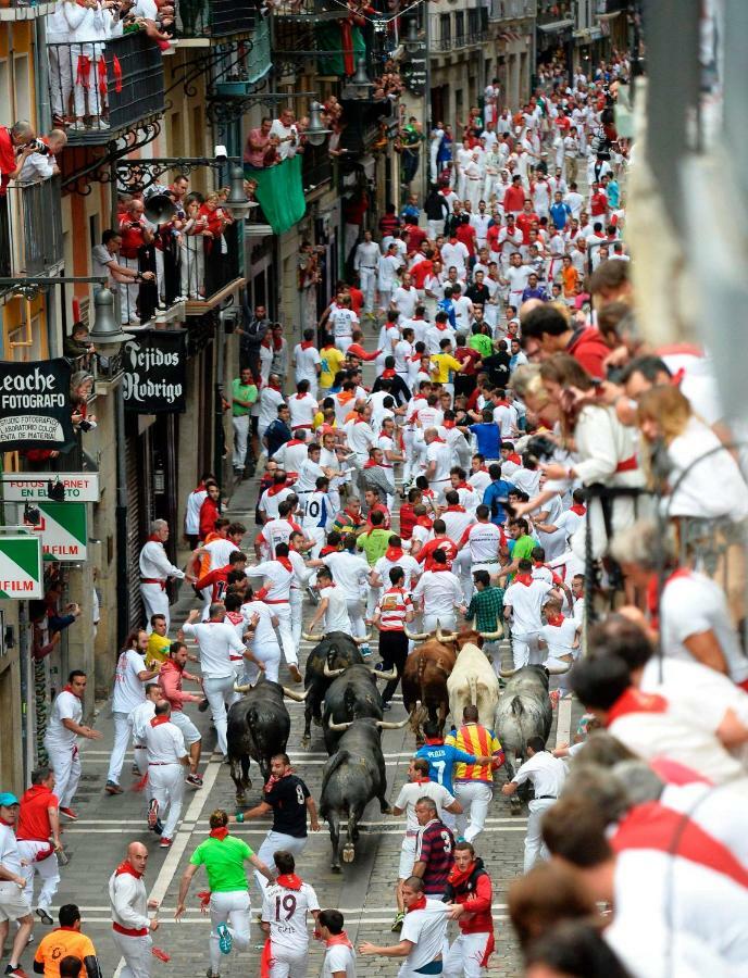Balcón curva de Estafeta Pamplona Exterior foto
